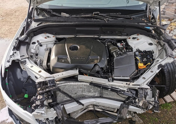 Volvo XC 60 cena 41900 przebieg: 20000, rok produkcji 2019 z Warszawa małe 254